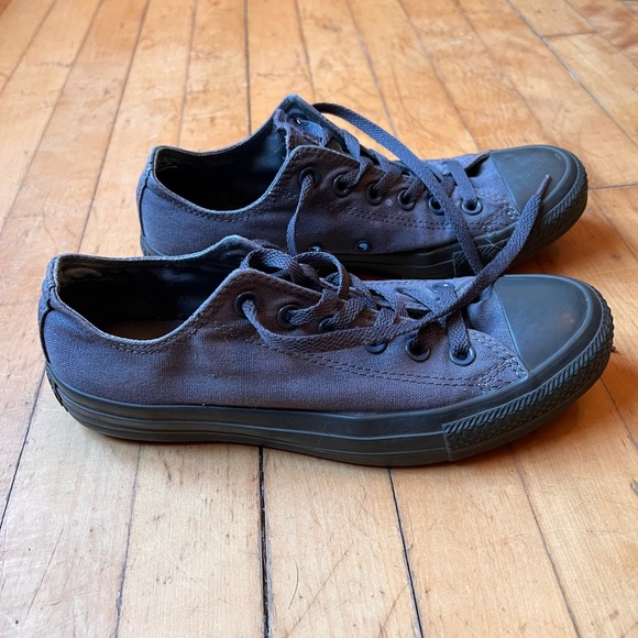 Low top converse shoes - Picture 2 of 6